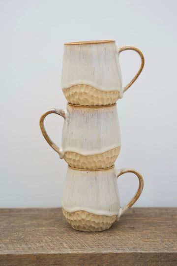 Caramel carved belly mug