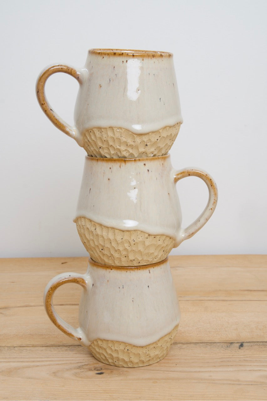 Caramel carved belly mug
