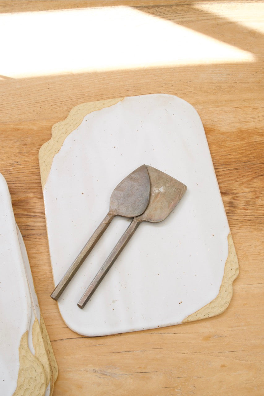 Tully Cheese platter in buff clay
