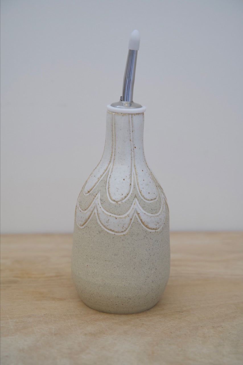 Pebble pourer for oil or vinegar