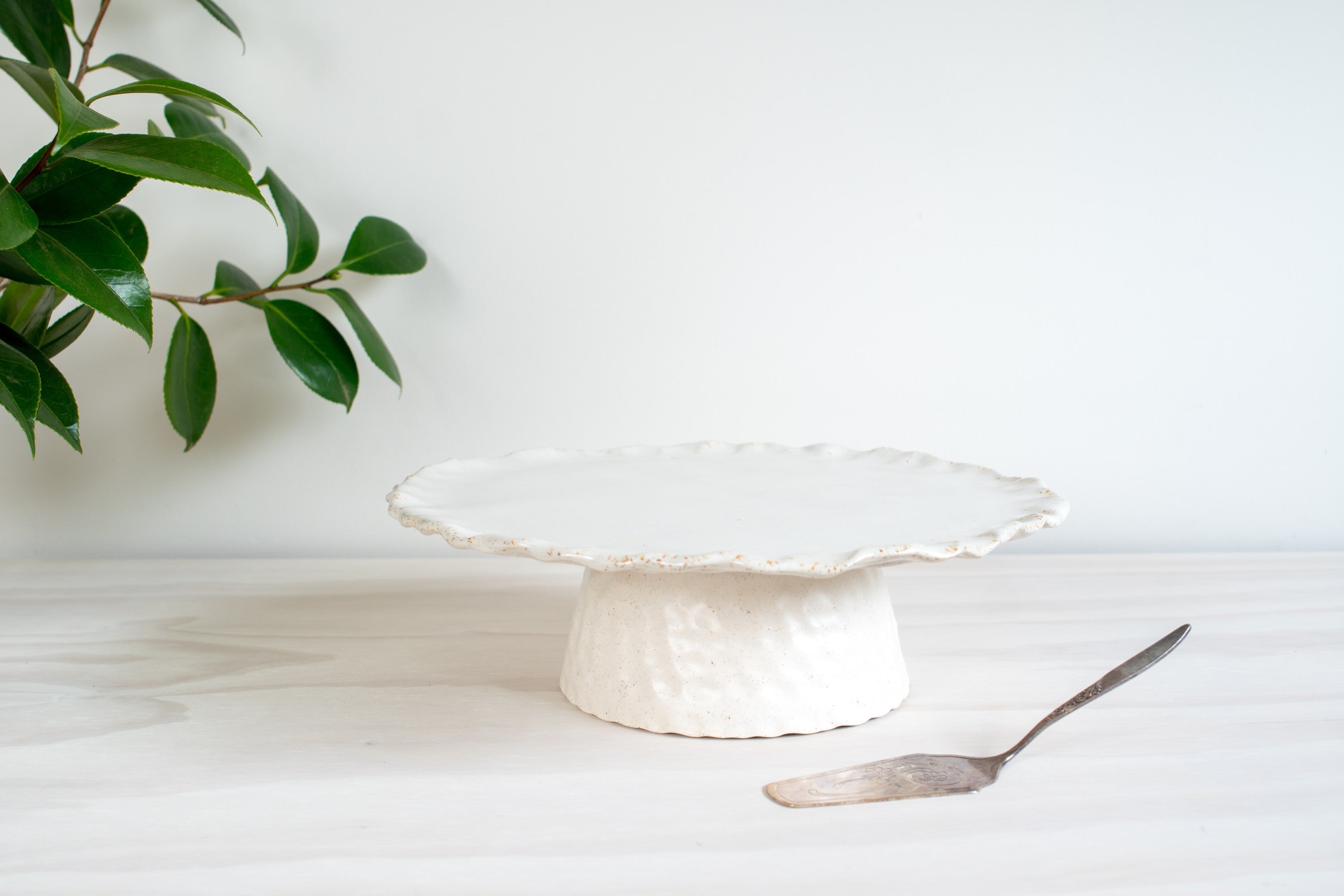 Cake stand vanilla cream