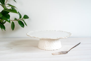 Cake stand vanilla cream
