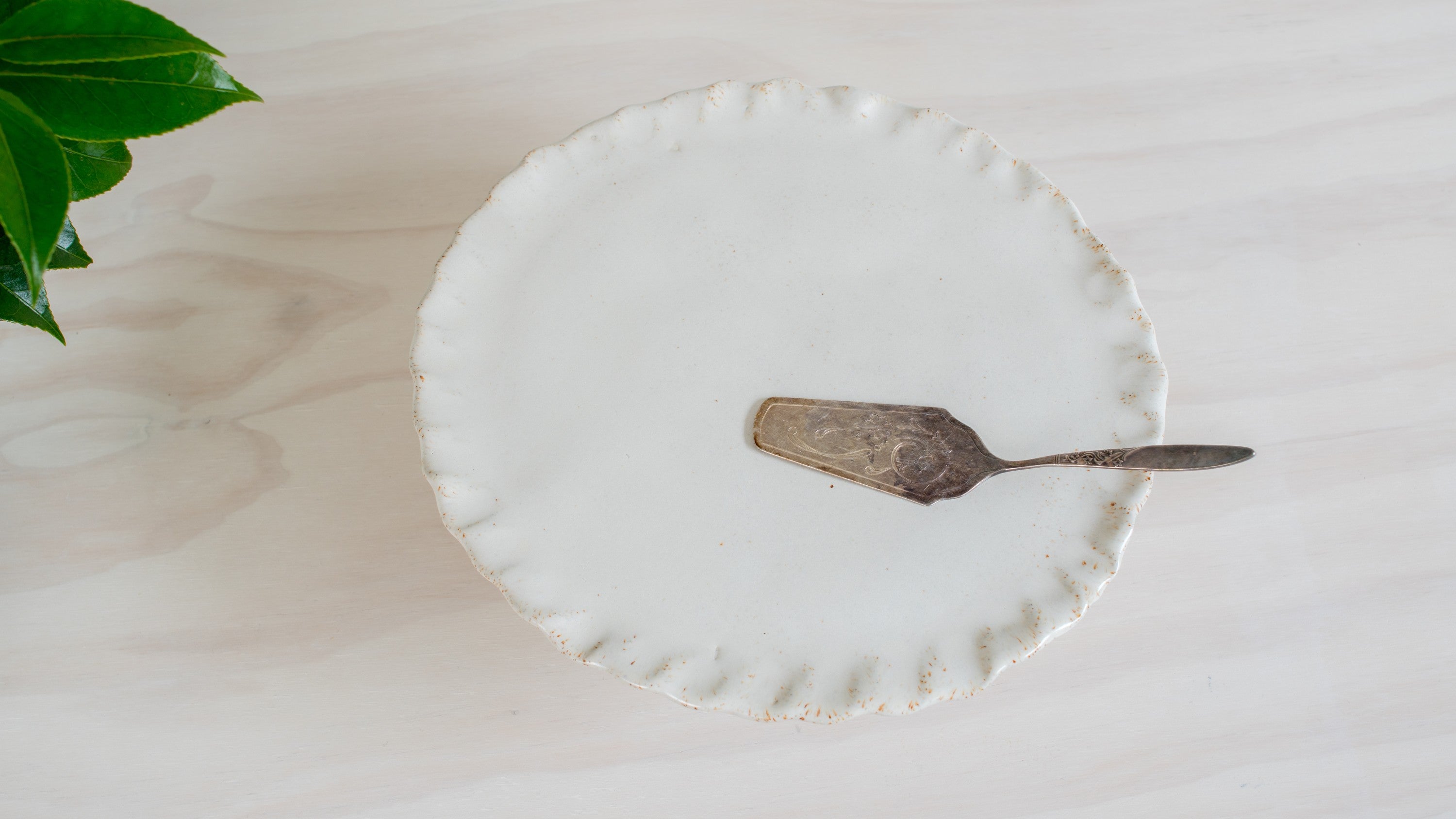 Cake stand vanilla cream
