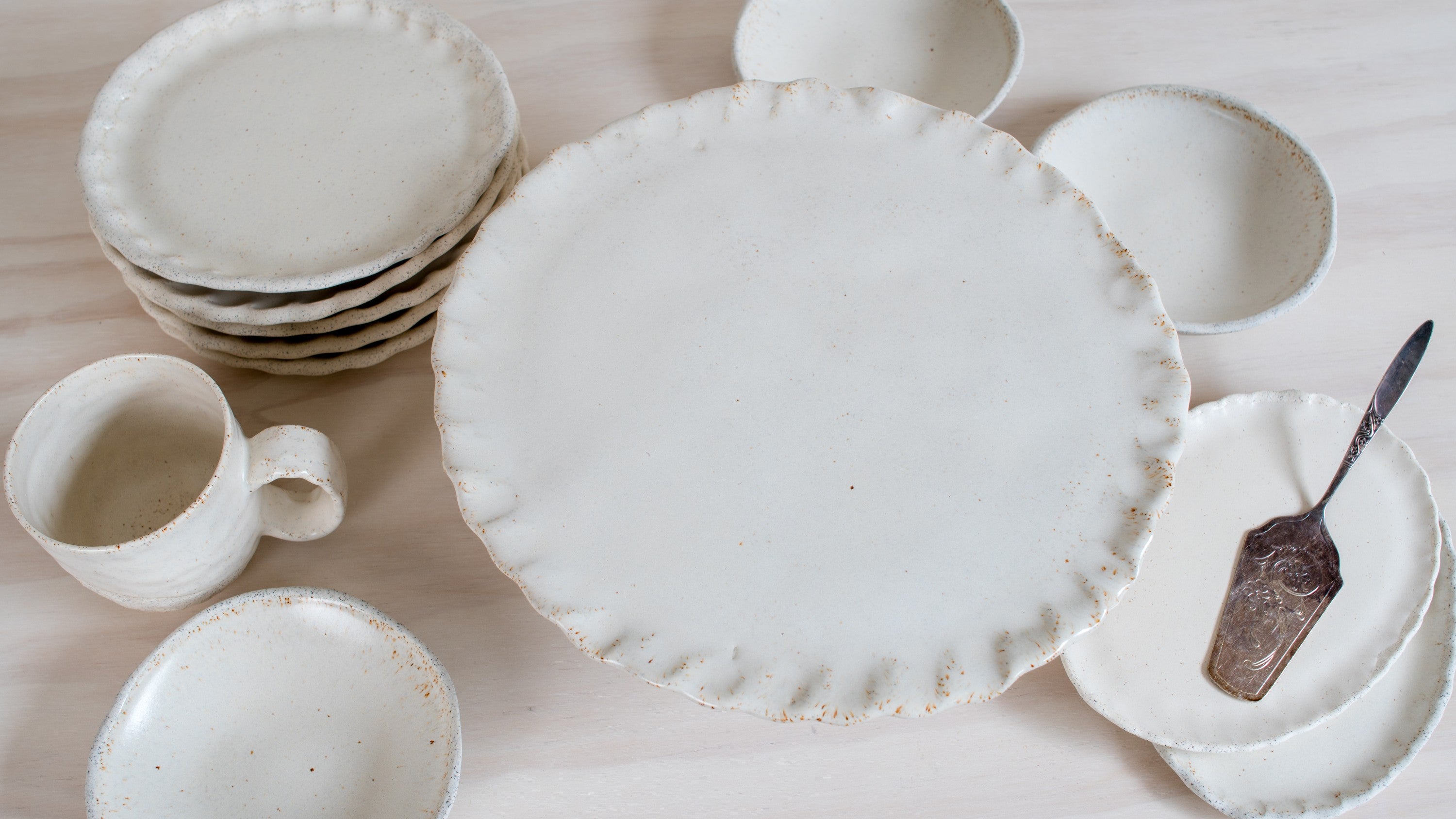 Cake stand vanilla cream