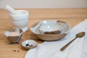 Spilt milk pinched spice bowl with feet