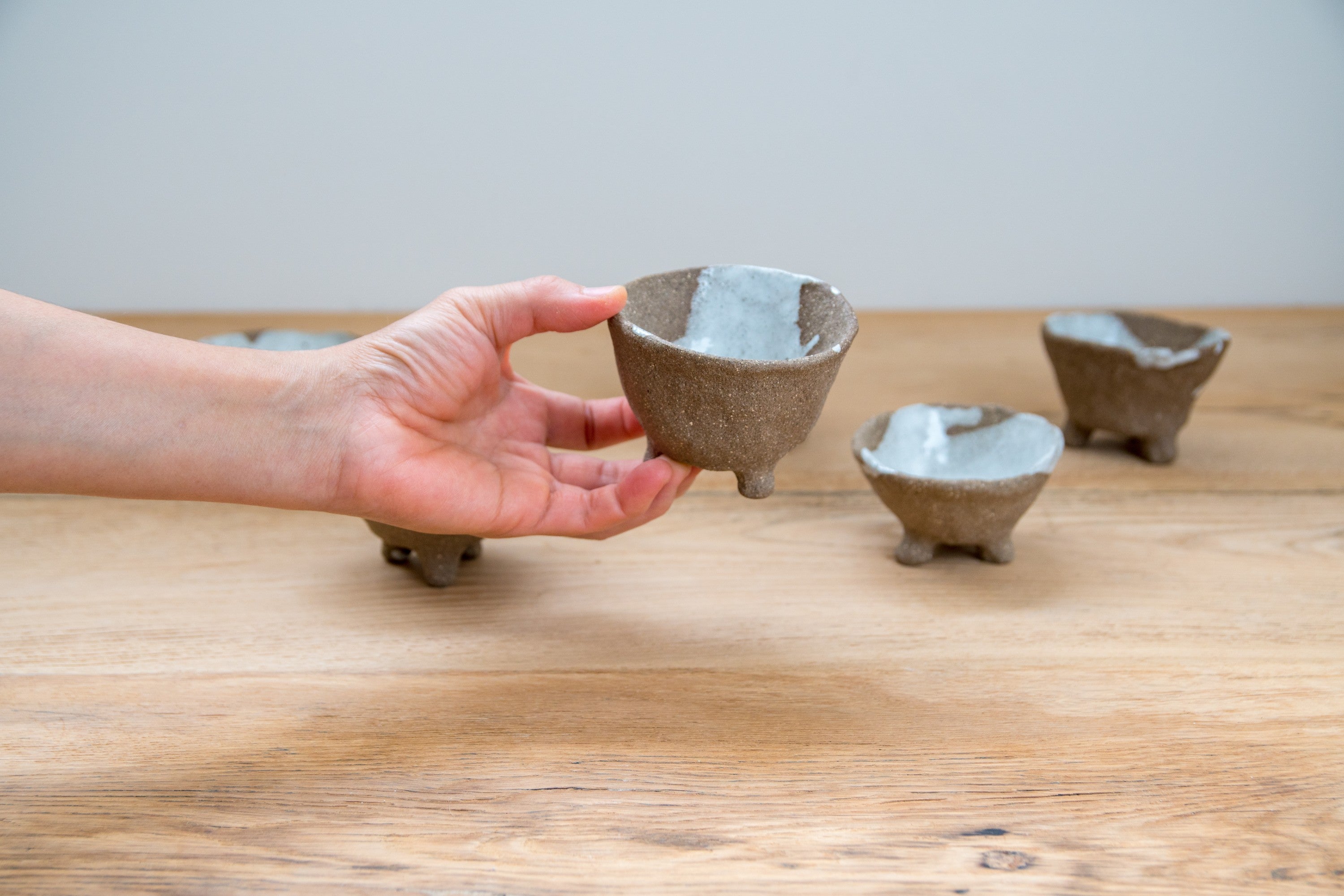 Spilt milk pinched spice bowl with feet