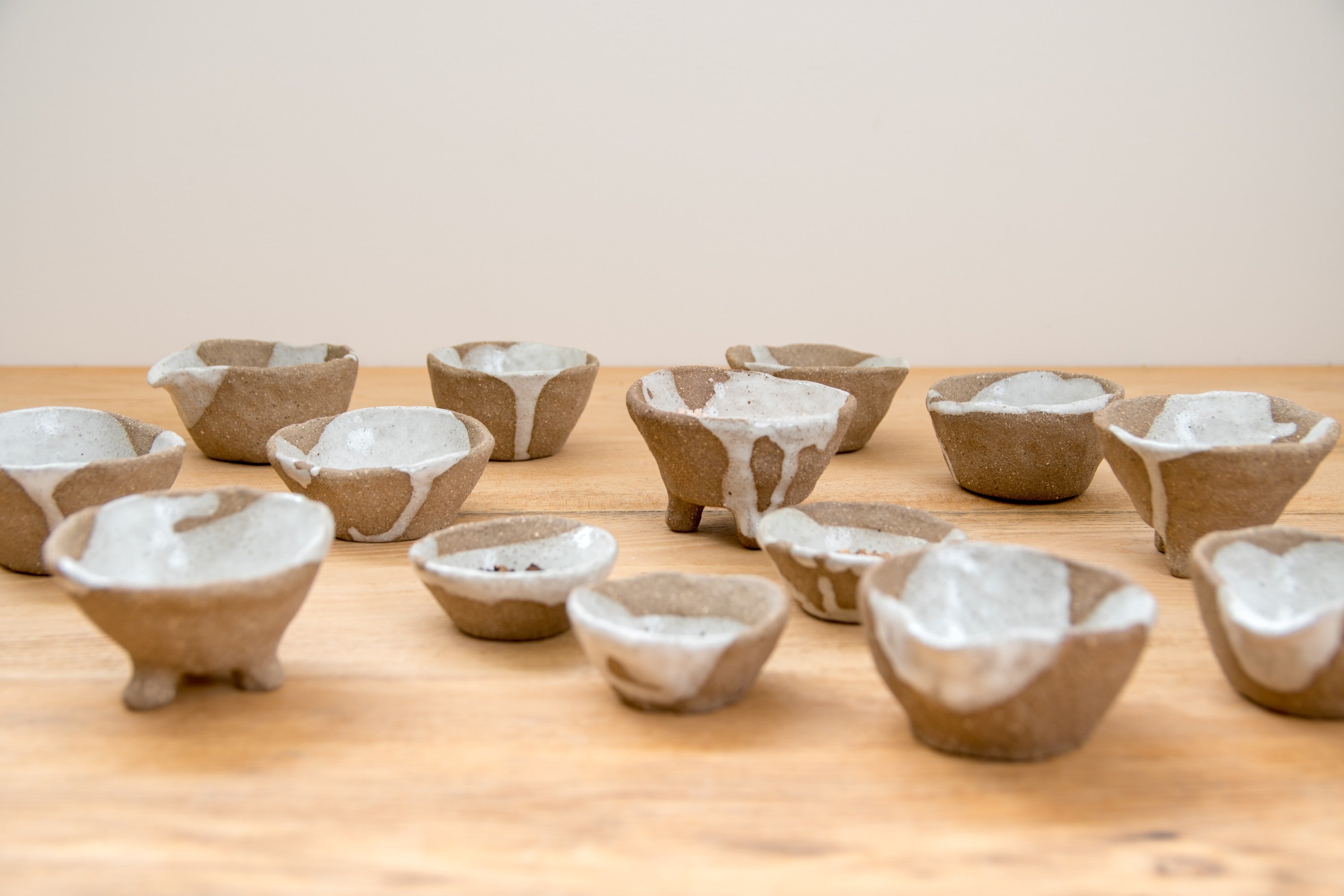Spilt milk pinched spice bowl with feet