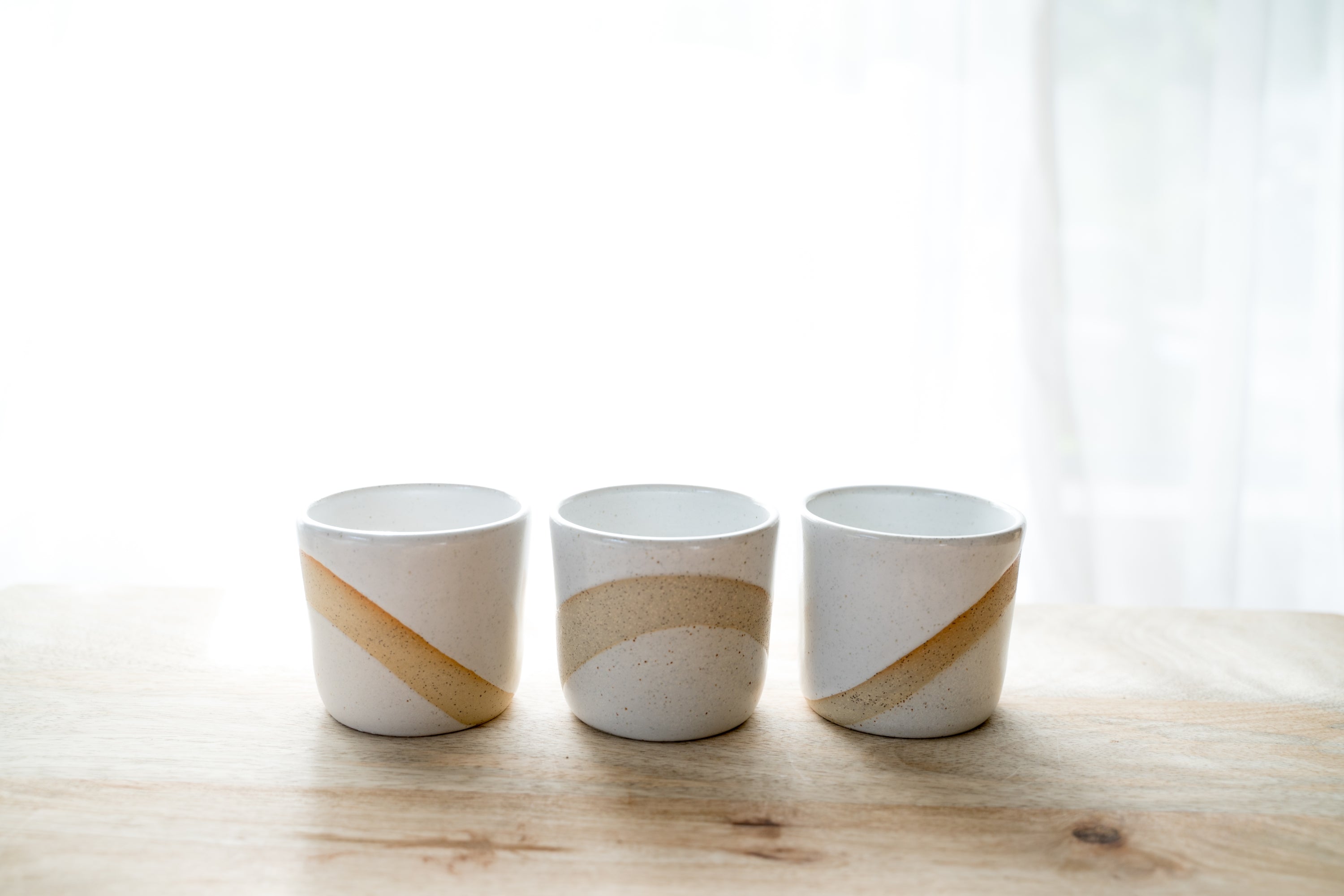 Gaura handle-less mug in two tone