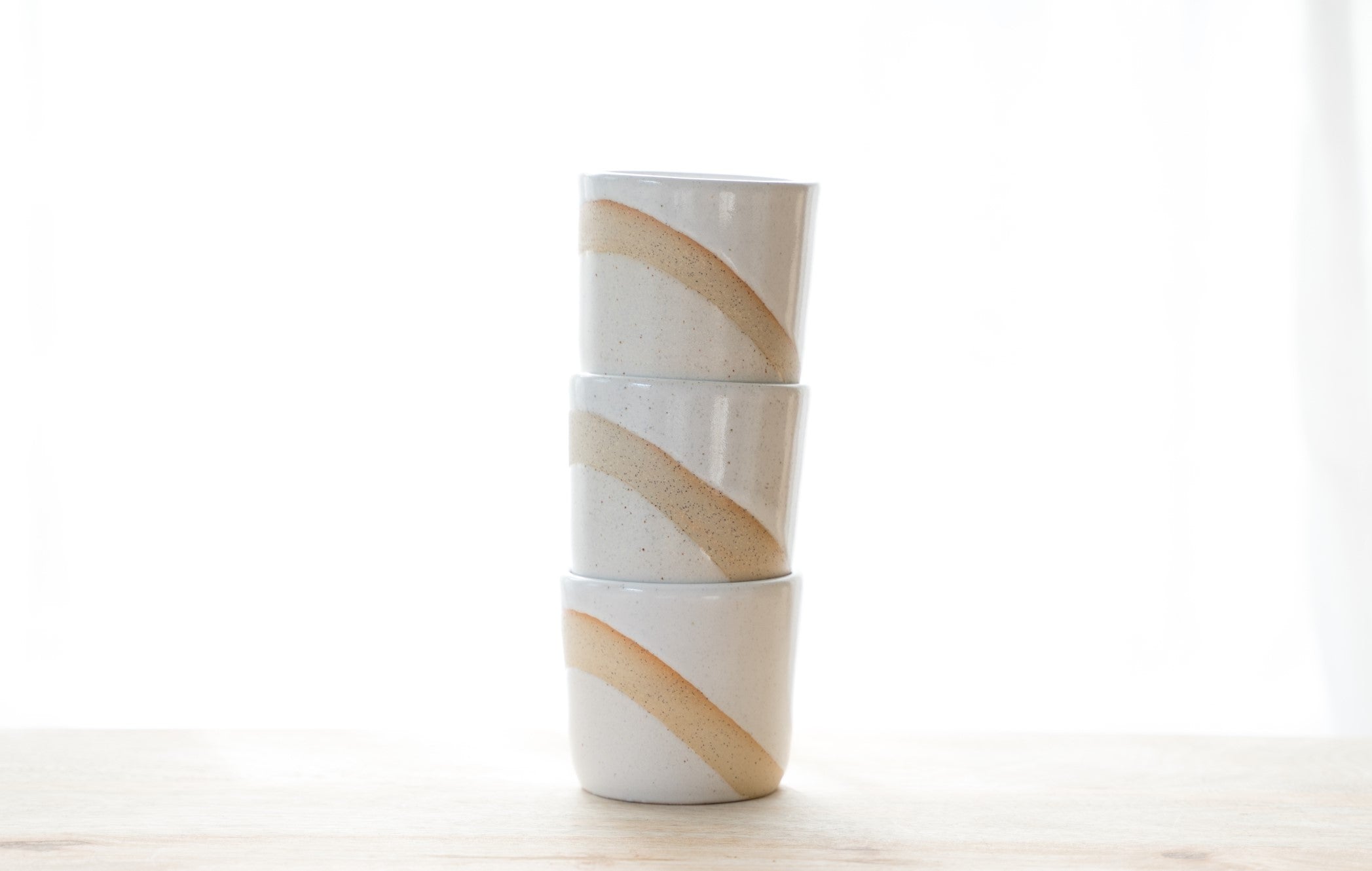 Gaura handle-less mug in two tone