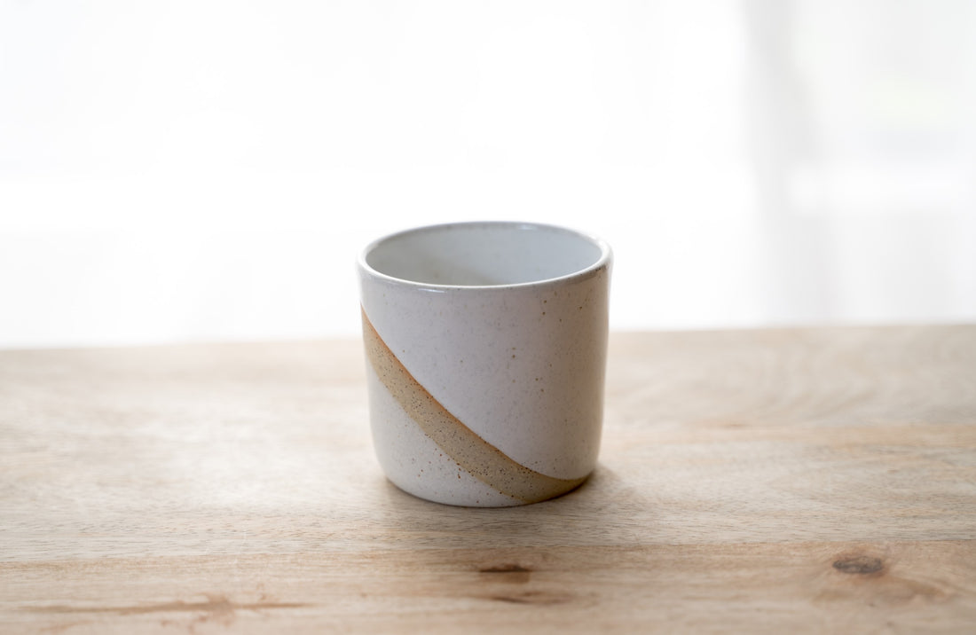 Gaura handle-less mug in two tone